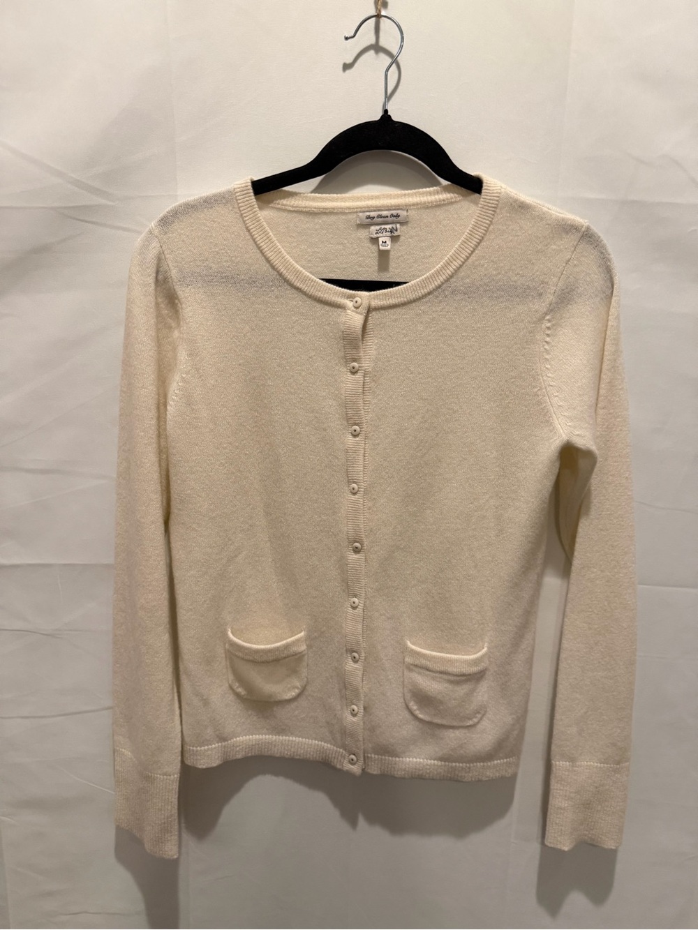 Vintage L.L. Bean 100% cashmere Cream Button-Front Cardigan. Size M.elevated